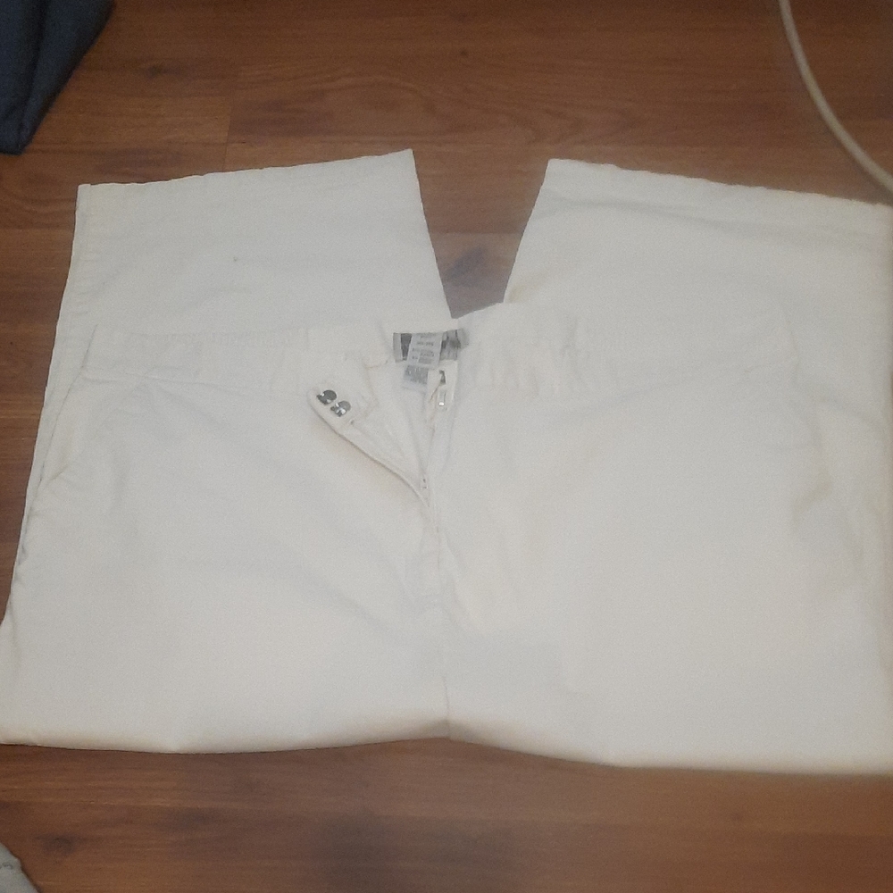 Sag Harbor Women's White Capris